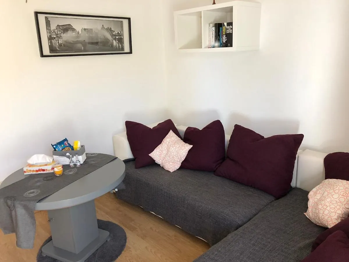 Apartment 2 Zimmer Wohnung Mit Balkon - Naehe Messe Haar