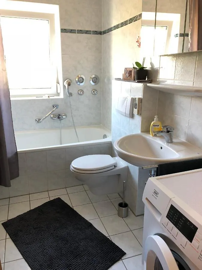 Apartment 2 Zimmer Wohnung Mit Balkon - Naehe Messe Haar